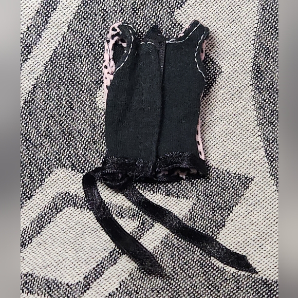 My Scene Getting Ready My Room Barbie 2004 Pink Mesh Black Top w Ribbon - Picture 4 of 6